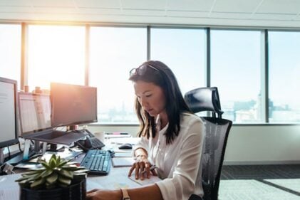 A businesswoman working in finance with her bachelor’s in business administration.